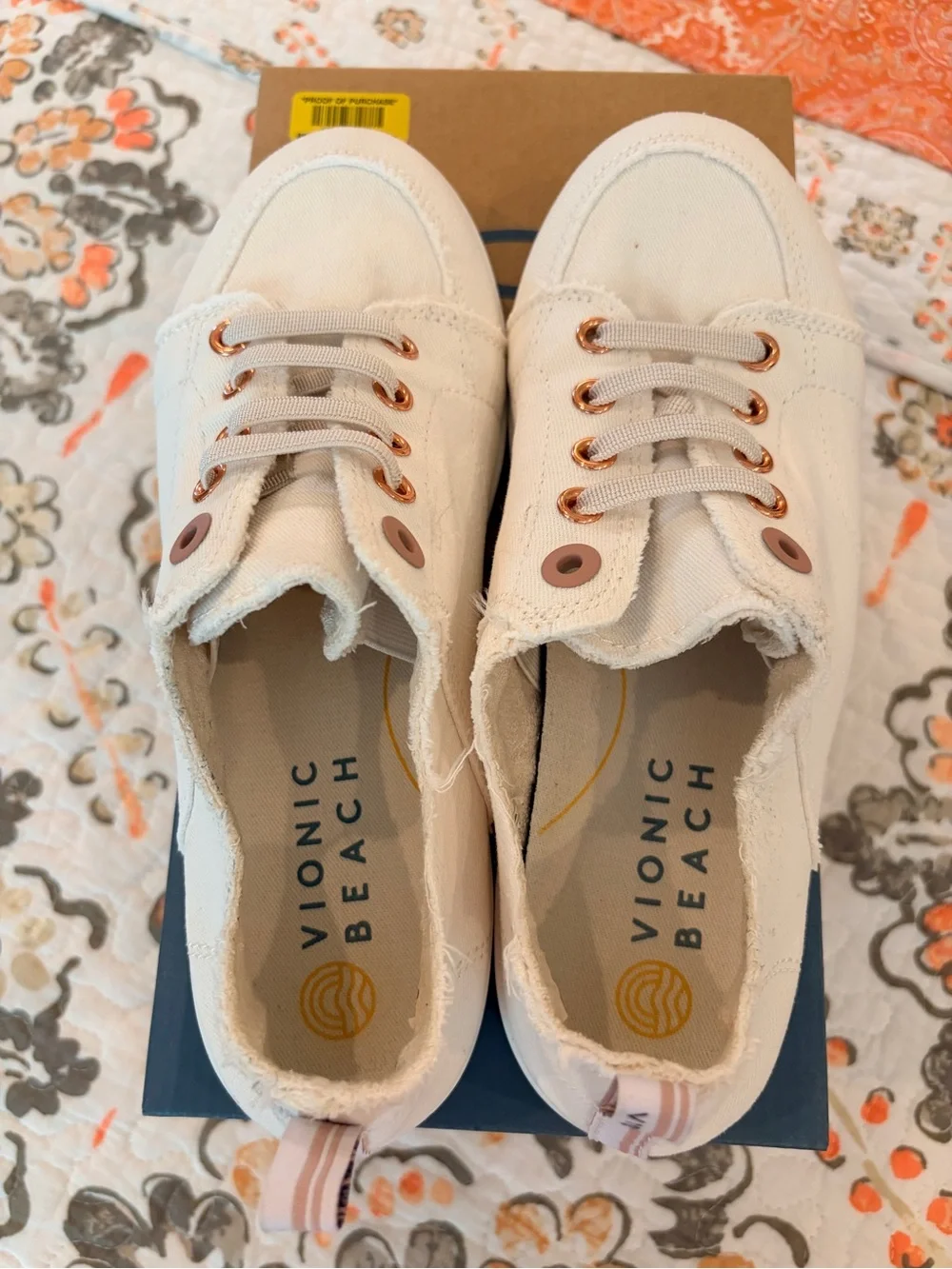 VIONIC PISMO CANVAS FRAYED BEACH SNEAKERS COLOR CREAM SIZE 6.5 GOOD CONDITION